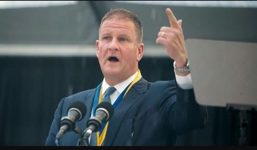 美国富豪毕业礼致辞即场派钱 每位领7800元学生惊讶 附一条件