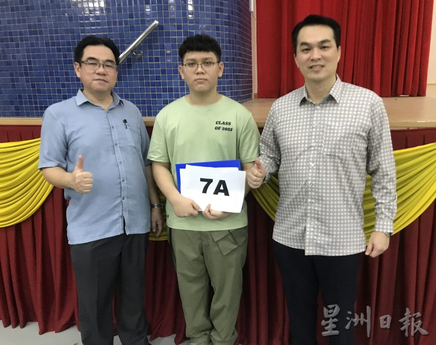 考获7A也难展露笑容 没国籍华裔生忧心忡忡