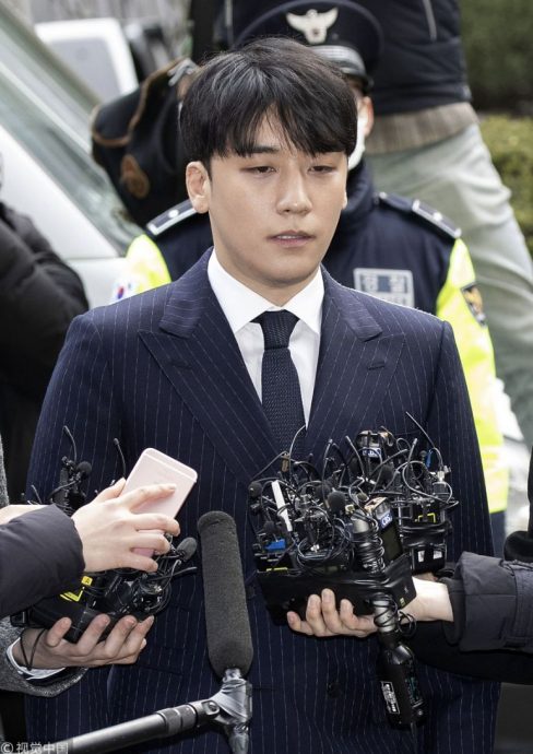 胜利狠甩5年女友 小网红甜喊“老公”疑秘婚