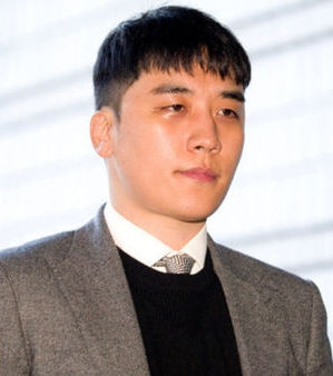 胜利狠甩5年女友 小网红甜喊“老公”疑秘婚