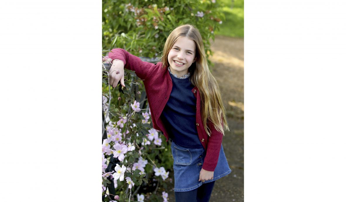 英国夏洛特公主9岁生日 肯辛顿宫公布纪念照