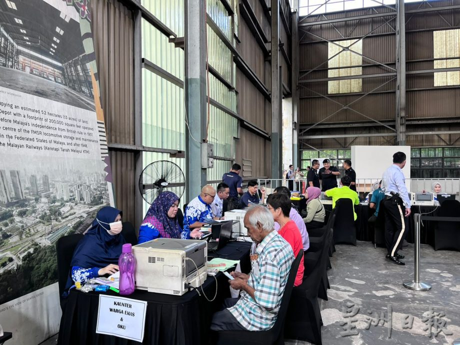 蓝眼25周年党庆|现场设罚单缴费柜台 民众享50%交通罚单折扣