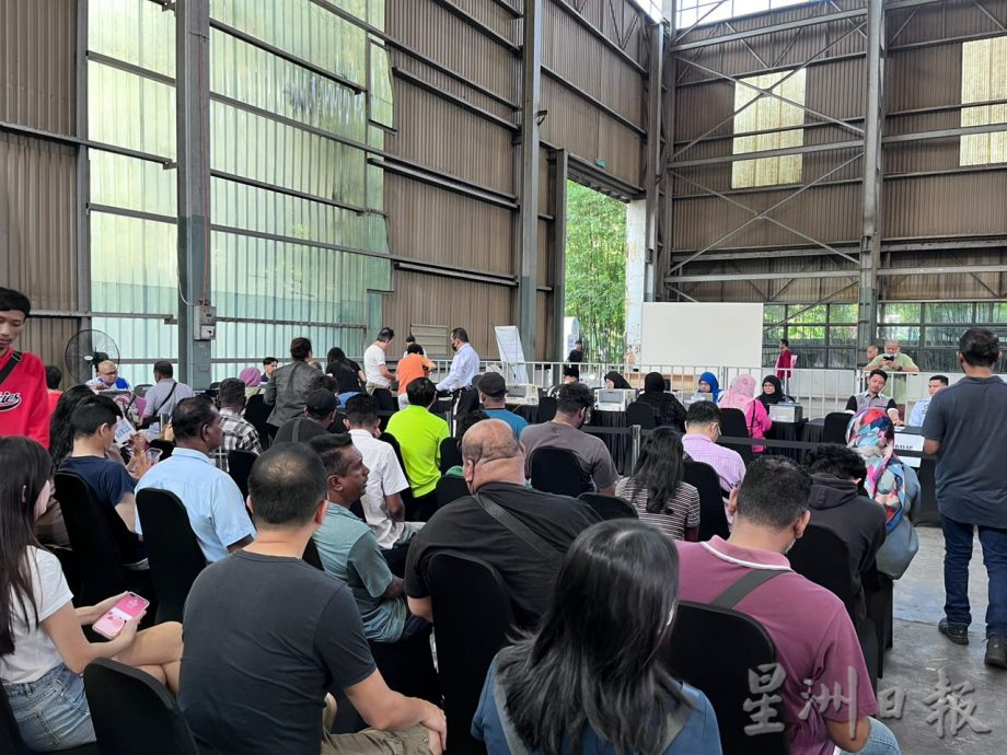 蓝眼25周年党庆|现场设罚单缴费柜台 民众享50%交通罚单折扣