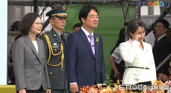 蔡英文挥别总统府 萧美琴哭了