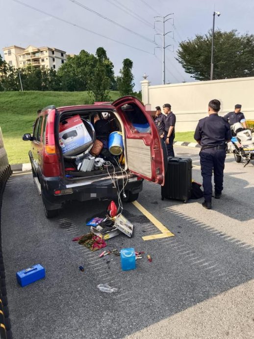 2男车藏巴冷刀欲闯王宫见国家元首·送餐员建筑工人当场被捕