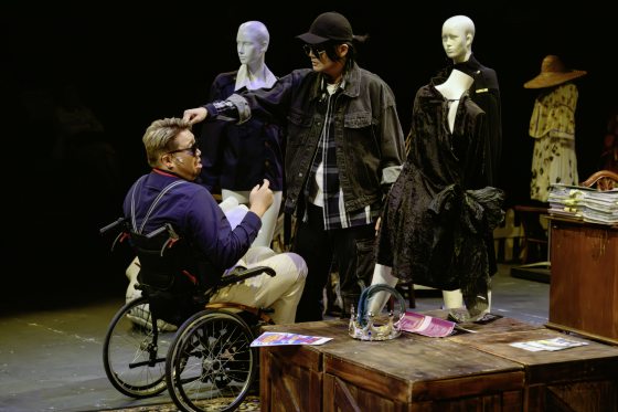 西北孤鸟／颜氏兄弟唱响一阕战歌 《天鹅之歌》吊打庸俗演技