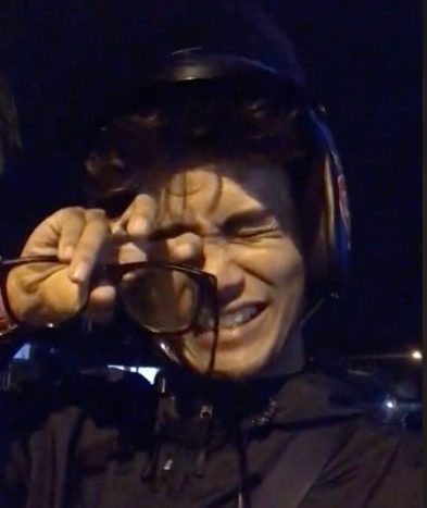 视频 | 回家险被持刀匪打抢!摩托骑士一招脱险