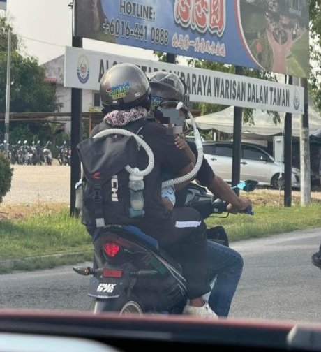 视频|感激车商赠送轿车 肺病小童父亲哭了