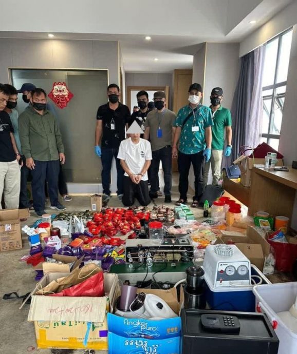 车内暗藏枪支手榴弹 中国男子涉毒被捕