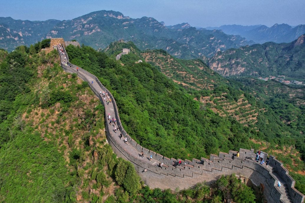 近3千人跑长城马拉松