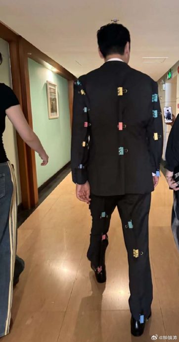 锺镇涛隔32年回归无线剧 试造型加盟《巨塔之后》