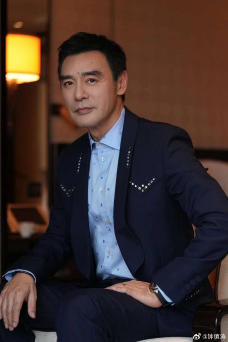 锺镇涛隔32年回归无线剧 试造型加盟《巨塔之后》