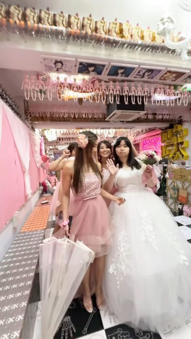 阿仪披嫁衣庆40岁生日 画面引不适网酸像“冥婚”