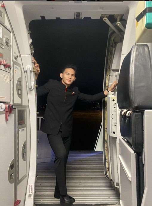 陪友人面试竟然过关 罗里司机成为空少！