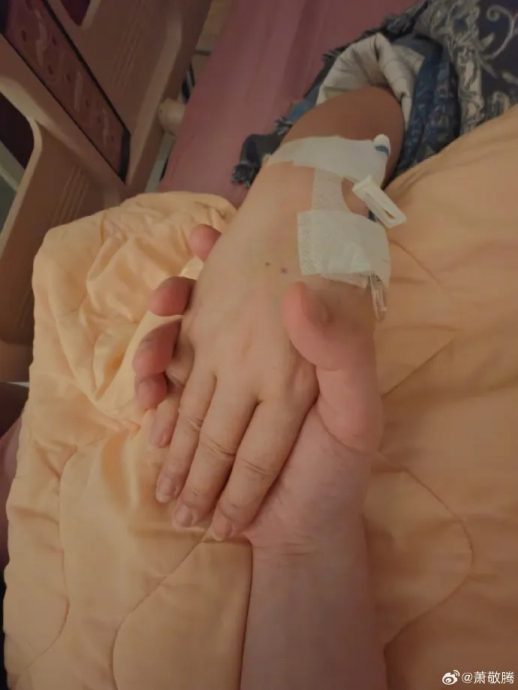 陪母入院动刀延迟表态 萧敬腾:做个堂堂正正中国人