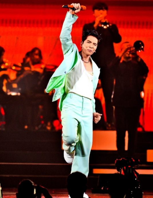 陪母入院动刀延迟表态 萧敬腾:做个堂堂正正中国人