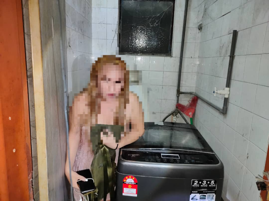 霹移民局突击卖淫 娱乐中心 扣24外籍男女