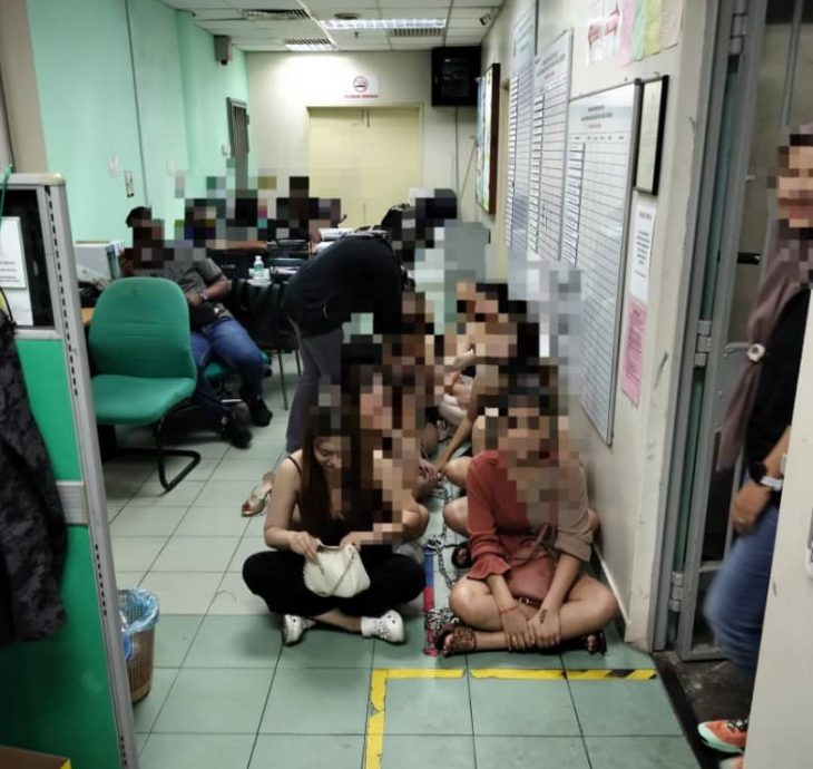 霹移民局突击卖淫 娱乐中心 扣24外籍男女