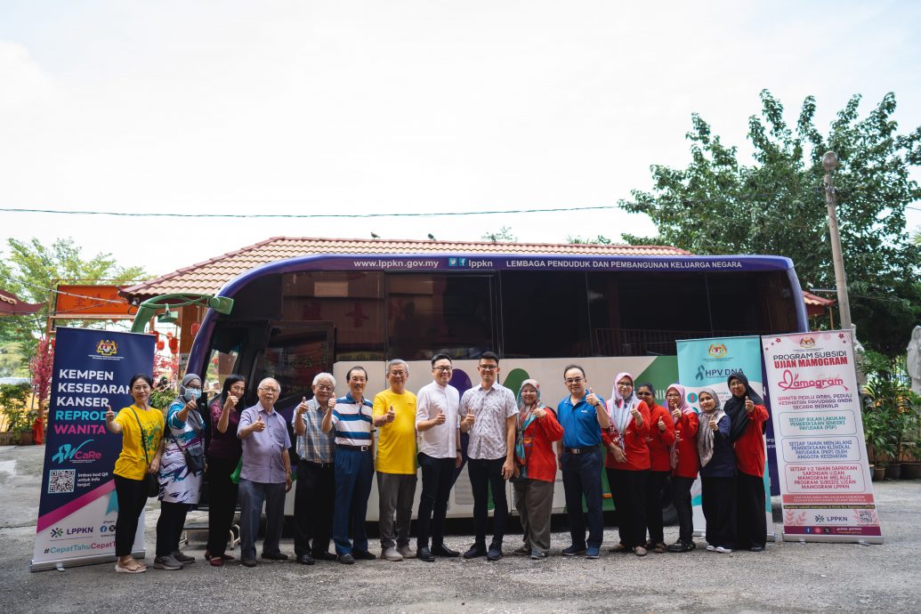 霹雳音洞庆卫塞节　　善男信女络绎不绝