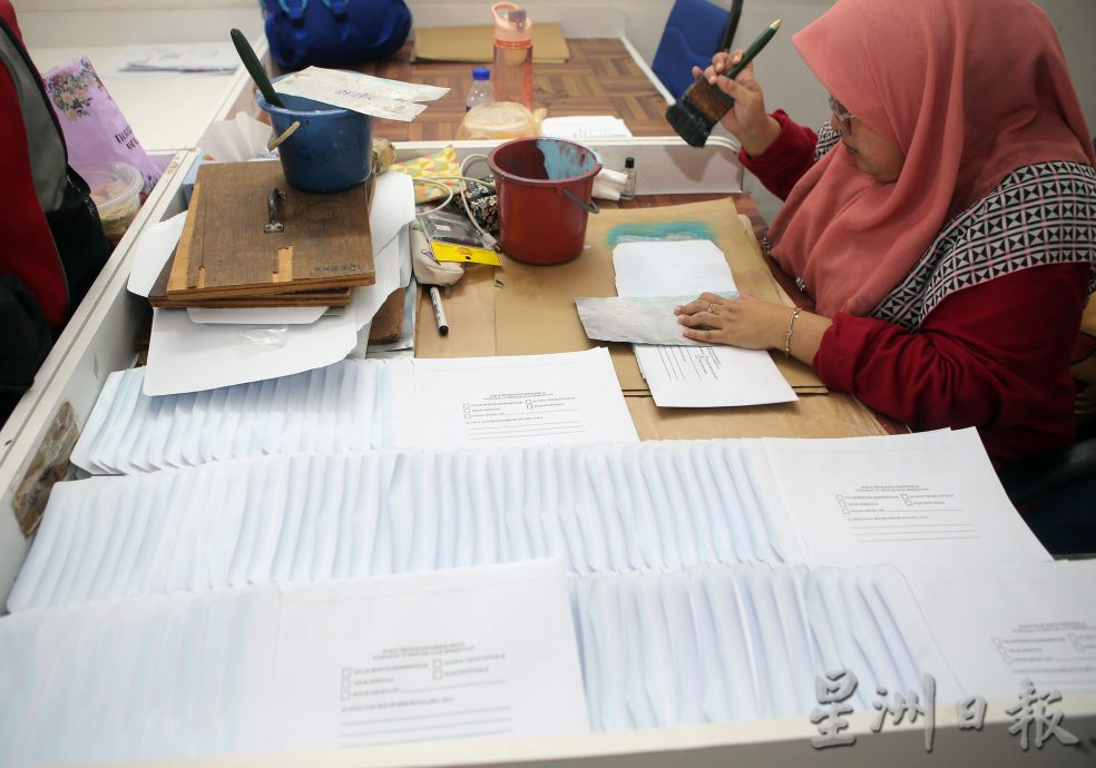 霹:15日见报/封底主文/【它的诞生】编织藤制品是重复日子 特殊人士心性纯粹成能工巧匠