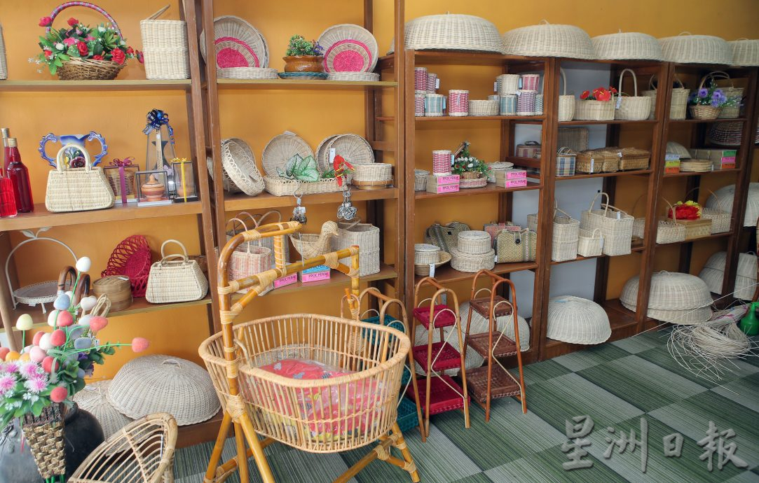 霹:15日见报/封底主文/【它的诞生】编织藤制品是重复日子 特殊人士心性纯粹成能工巧匠