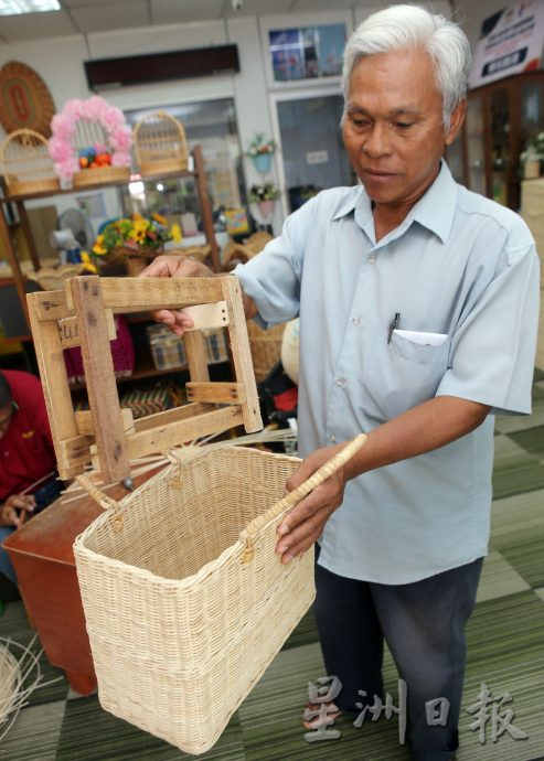 霹:15日见报/封底主文/【它的诞生】编织藤制品是重复日子 特殊人士心性纯粹成能工巧匠