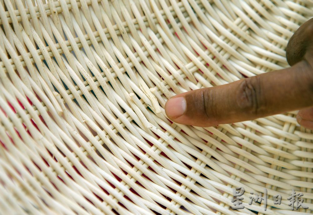 霹:15日见报/封底主文/【它的诞生】编织藤制品是重复日子 特殊人士心性纯粹成能工巧匠