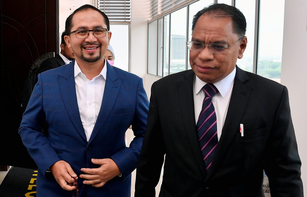 韩沙前政秘今再被控收贿