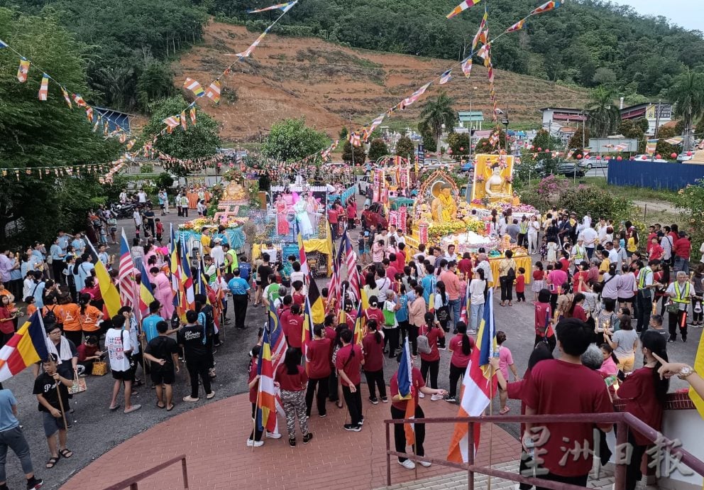 马佛总马口支会睽违5年复办  10花车千人持烛火 游行