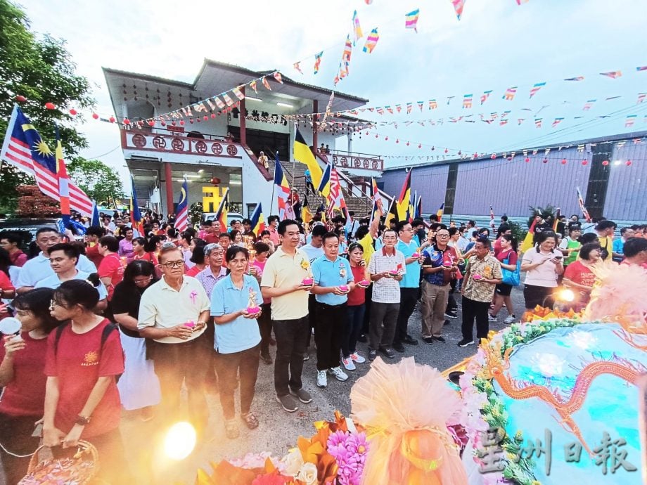 马佛总马口支会睽违5年复办 10花车千人持烛火 游行