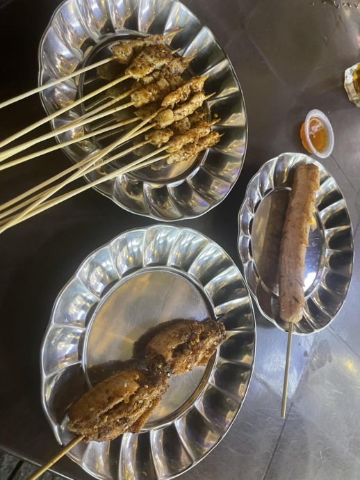 马六甲旅游区一串香肠RM8 民众:快吃不起了