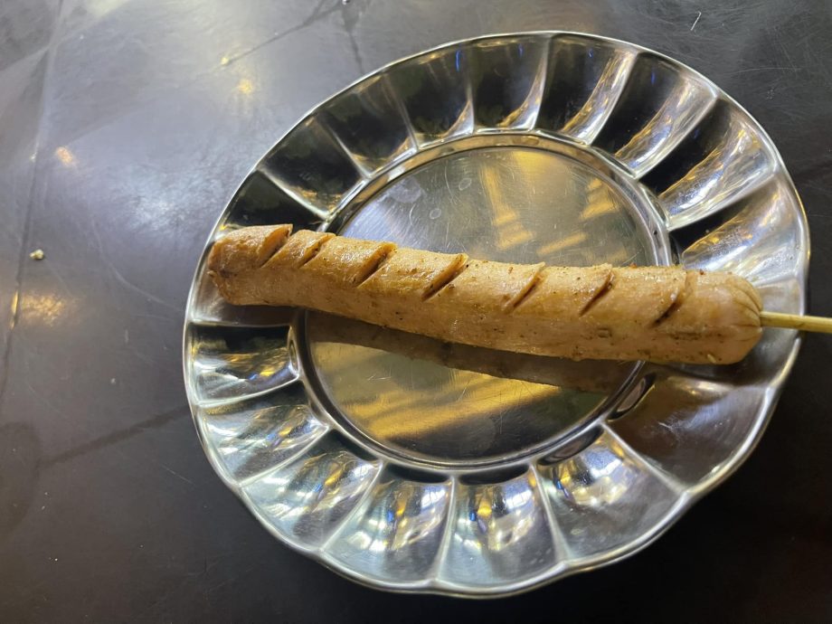 马六甲旅游区一串香肠RM8 民众:快吃不起了