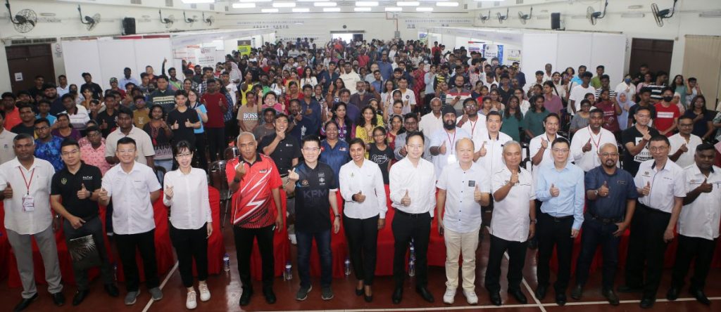 黄家和：SPP聘中小学老师  符合资格申请者不踊跃