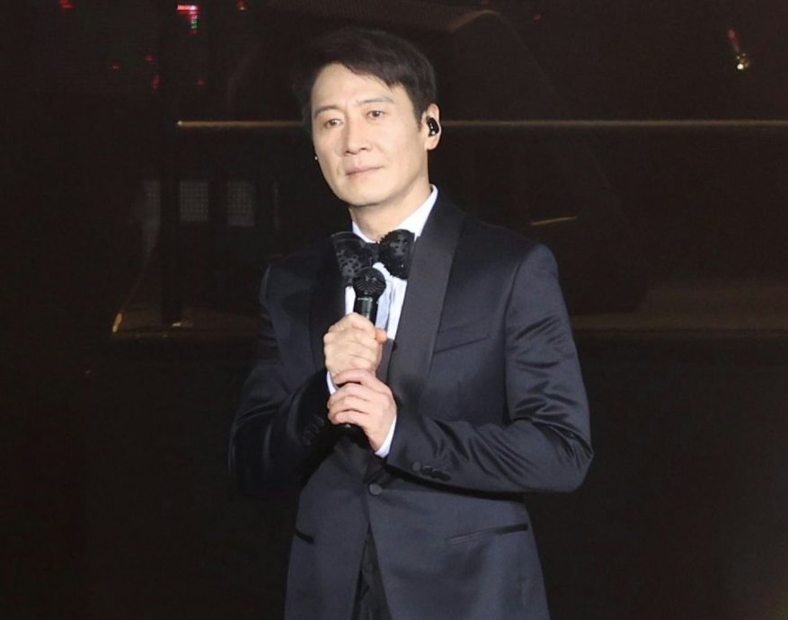 黎明开唱难得跳舞　网民：和撞鬼一样讲缘分