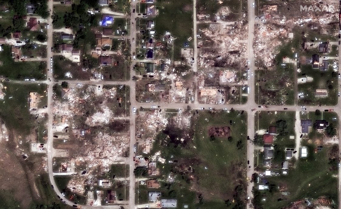 龙卷风和风暴袭击美国中部多州致14死 50万户停电