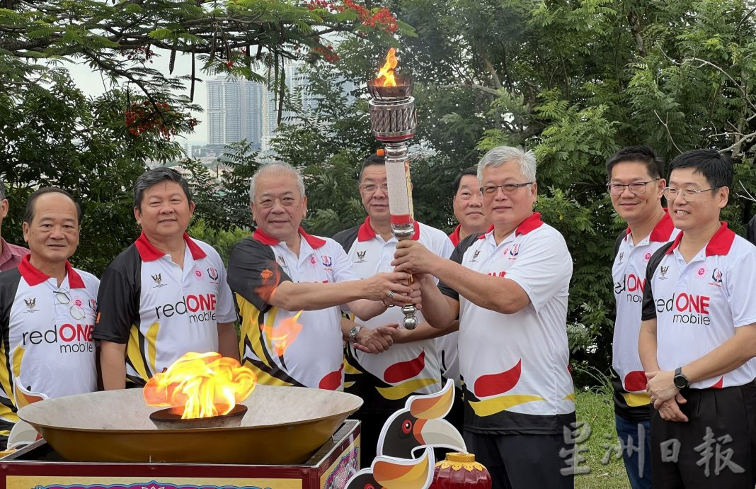 华人文化节火炬礼─1600个外国学额·吴添泉:不解UiTM不能开放给非土著