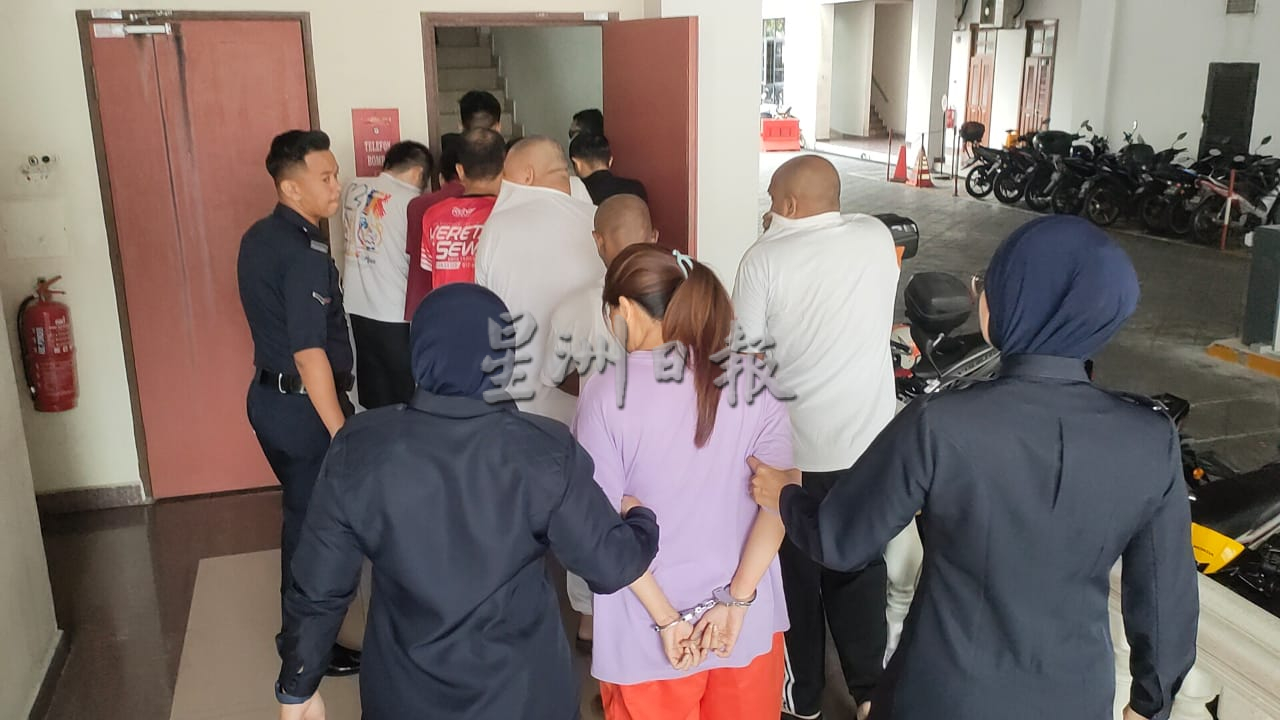 (全国版)涉网赌呼叫中心 8男女被控不认罪