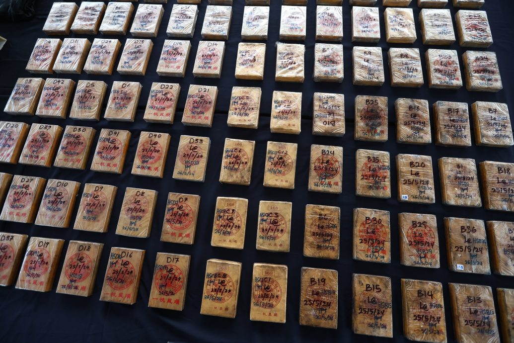 （全国版）疑集团首脑贩毒暴富买豪宅名车，落网炼毒所曝光拒供余党身份