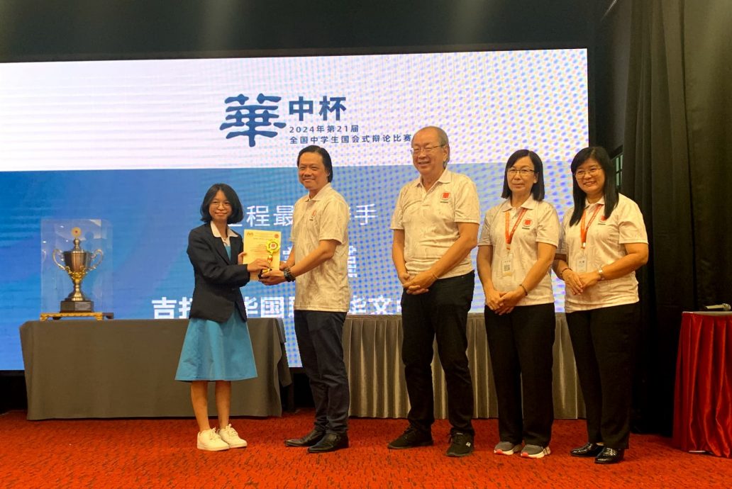 （全国版）雪兰莪八打灵公教华中夺全国辩论赛冠军！