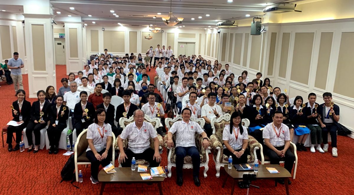 （全国版）雪兰莪八打灵公教华中夺全国辩论赛冠军！