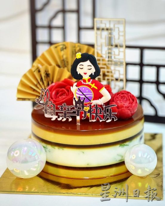 (古城封面主文)业者推出母亲节蛋糕,赞颂母亲的伟大