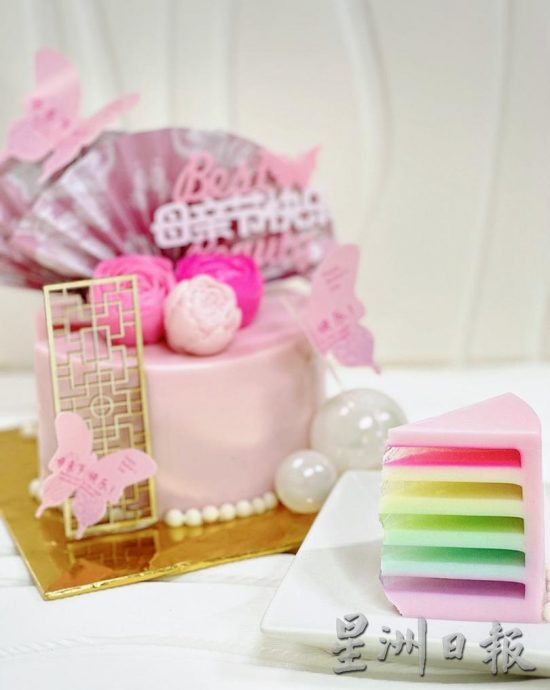(古城封面主文)业者推出母亲节蛋糕,赞颂母亲的伟大
