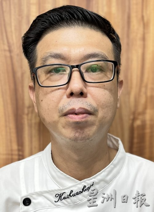 (古城封面主文)业者推出母亲节蛋糕,赞颂母亲的伟大