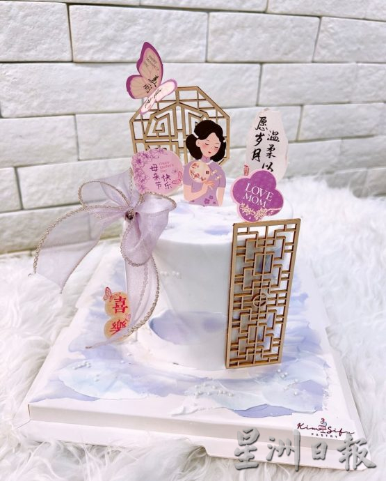 (古城封面主文)业者推出母亲节蛋糕,赞颂母亲的伟大