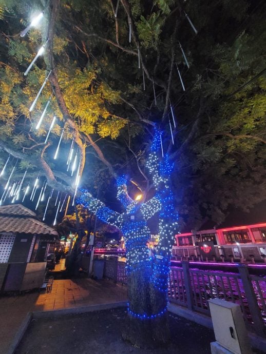 (古城封面主文)配合“马六甲夜生活”,鸡场街夜市周六延长营业时间至凌晨1时
