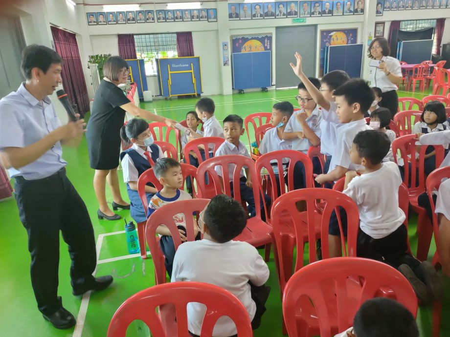 （古城第4版主文）中华学校阅报计划仪式