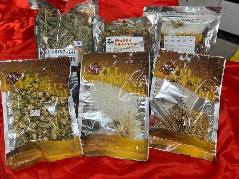 (古城第5版主文)天气热,“加料”凉茶大受欢迎