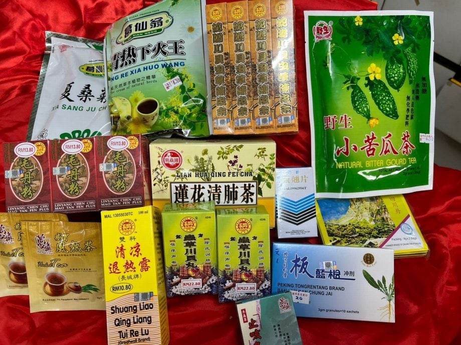 (古城第5版主文)天气热,“加料”凉茶大受欢迎