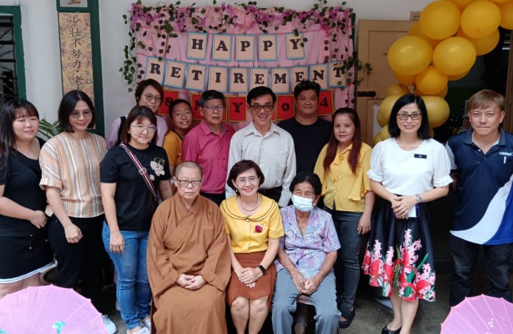 (古城第七版主文)春风化雨33年5个月 宋因雁老师荣休