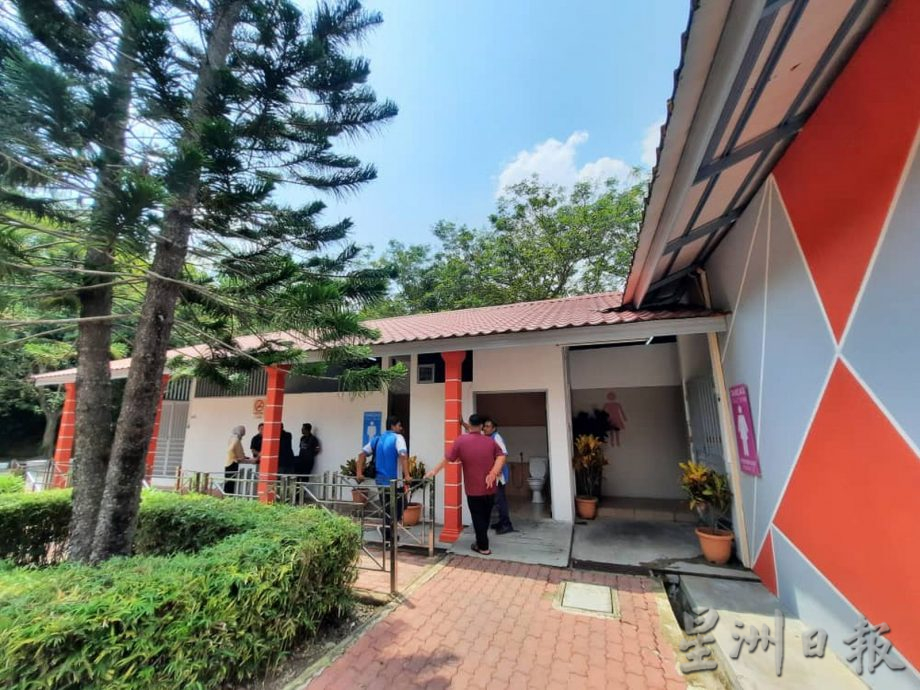 倪可敏:增设多语告示牌